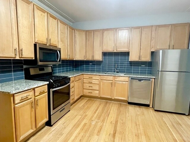 Foto del edificio - 4452 N Winchester Ave