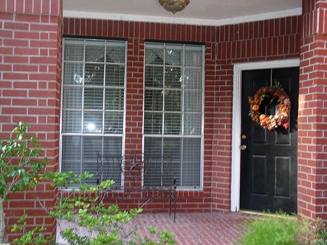 Building Photo - 202 Windrift Ct