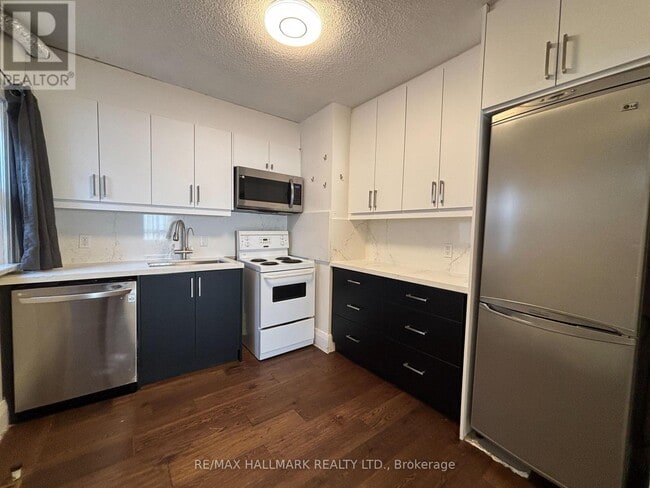 Photo du bâtiment - A - 1616A BLOOR STREET W