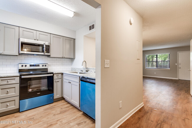 Foto del edificio - 1357 Kingsley Ave