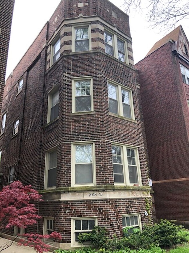 Building Photo - 2043 W Berwyn Ave