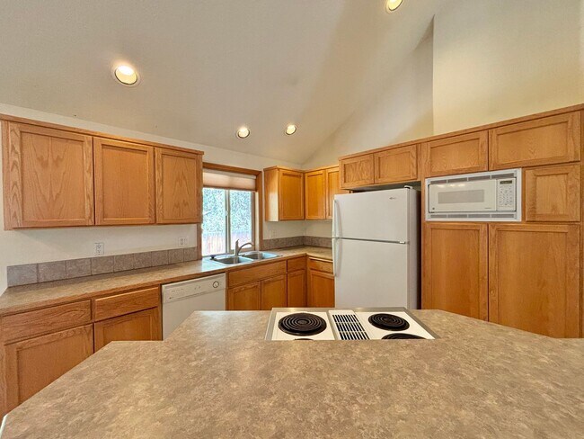Building Photo - 61215 Bighorn Ct