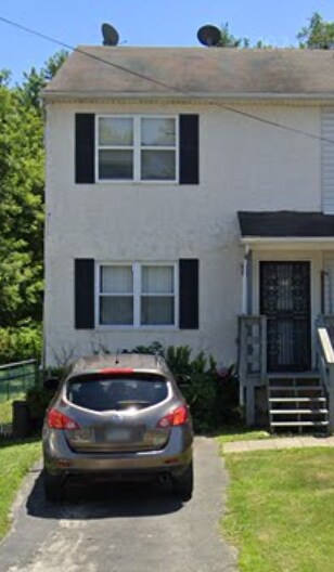 Primary Photo - 215 E 24th St