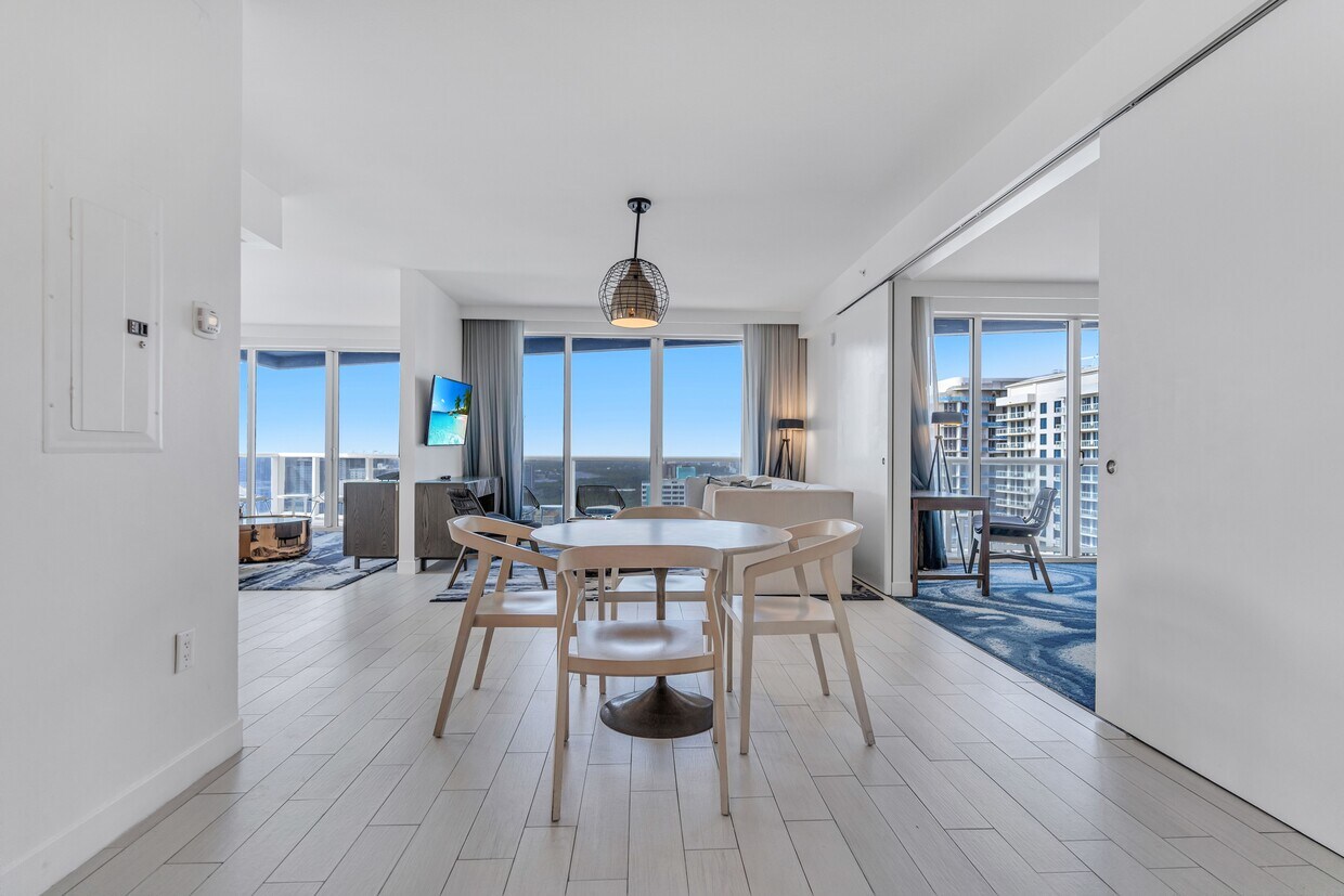Foto principal - 3101 Bayshore Dr