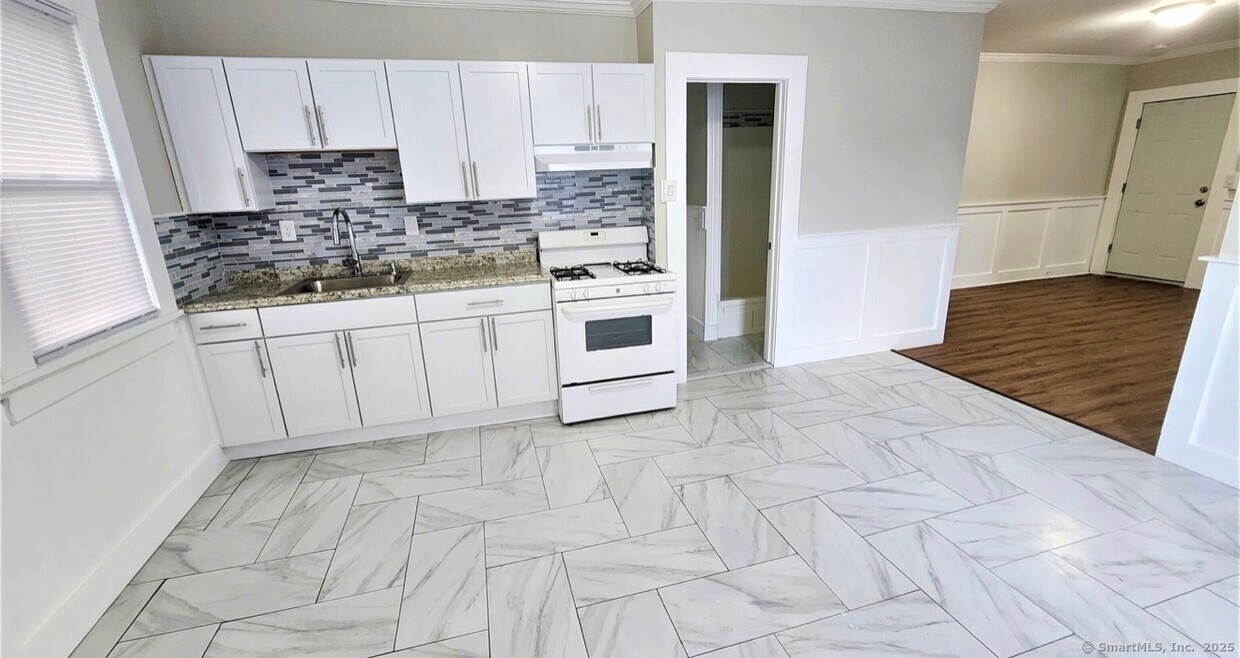 Primary Photo - 1514 Pembroke St