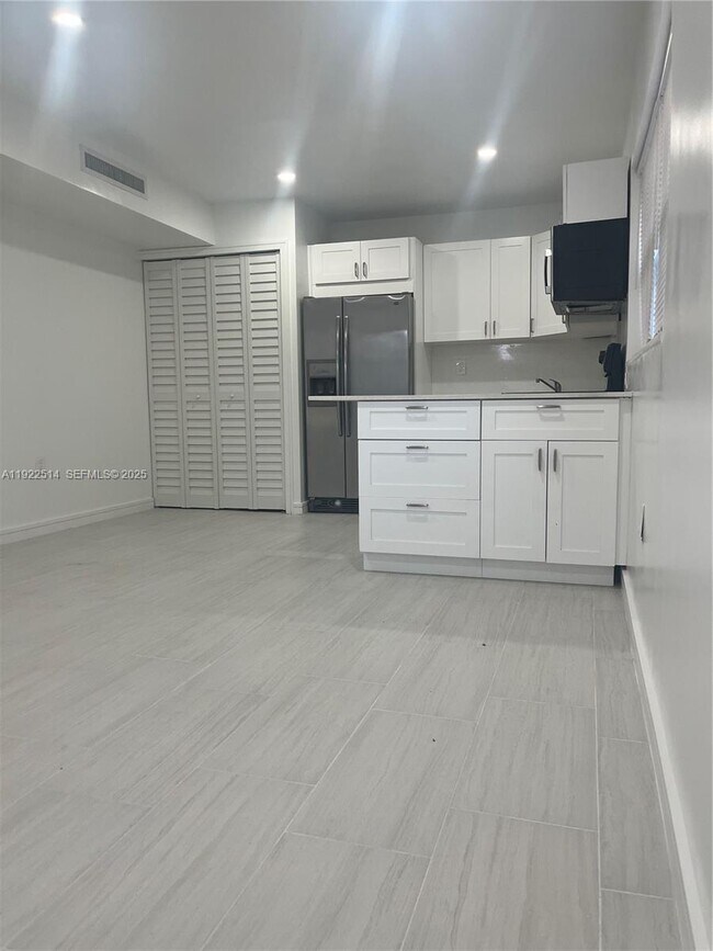 Foto del edificio - 3912 SW 12th Ct