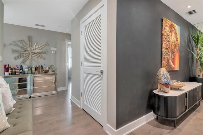 Building Photo - 1120 E Kennedy Blvd