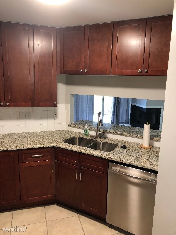 Foto del edificio - 2533 Stockbridge Dr