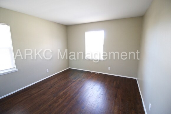 Building Photo - 8815 Flora Ave