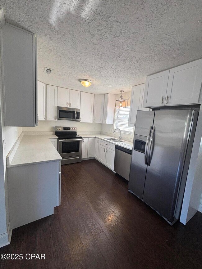 Foto del edificio - 2338 E 17th St