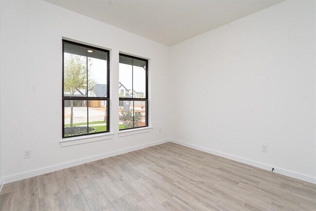 Foto del edificio - 6014 Churchill Spgs Ln