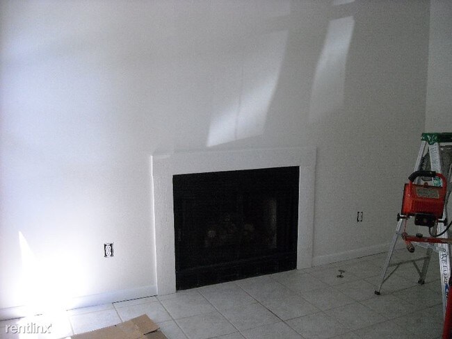 Foto del edificio - 3 br, 1.5 bath Apartment - 6608 Birchton