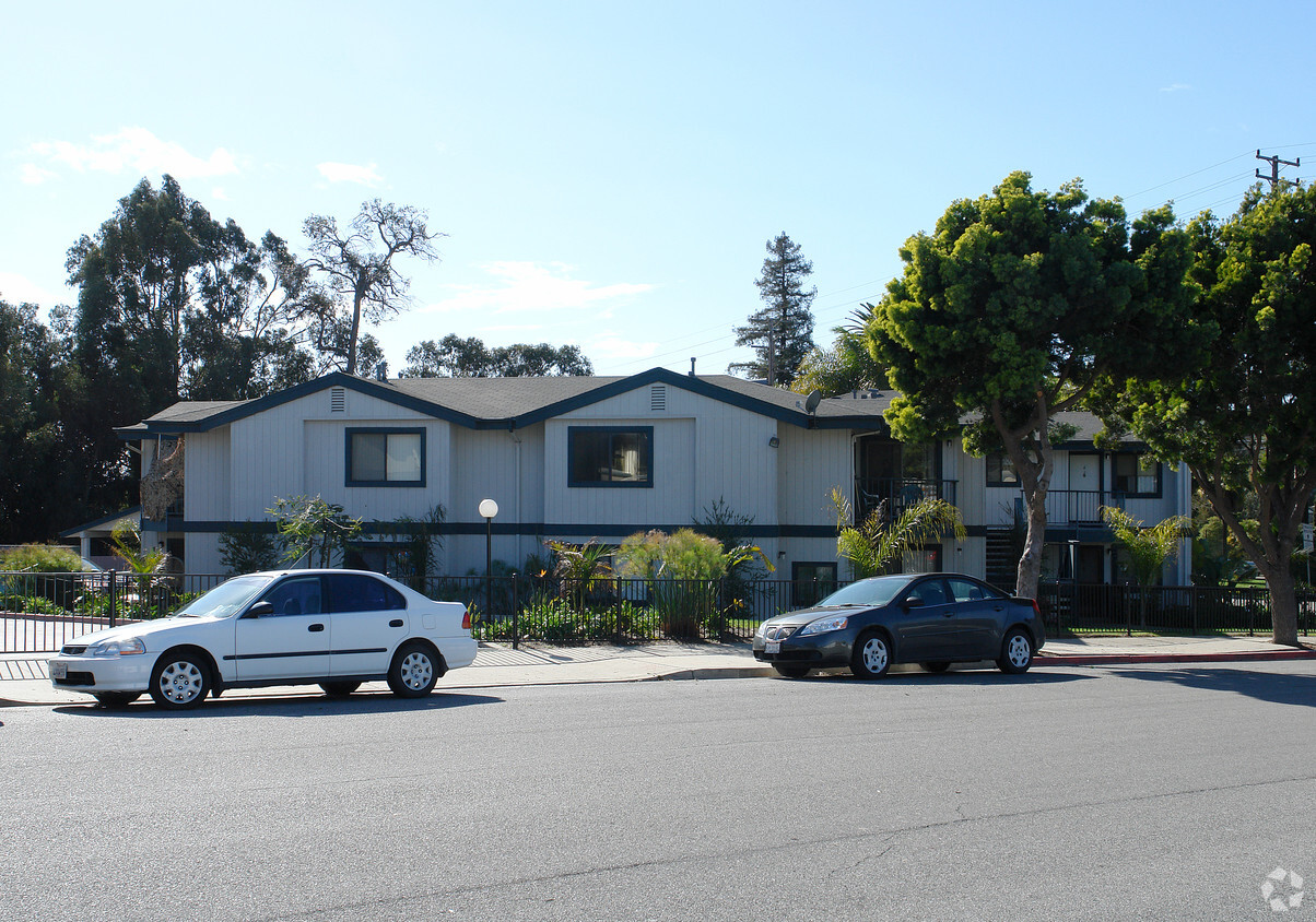 Building Photo - 6-22 Dakota Dr