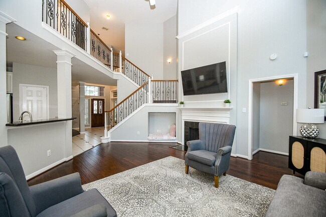 Foto del edificio - 2114 Thistlerock Ln