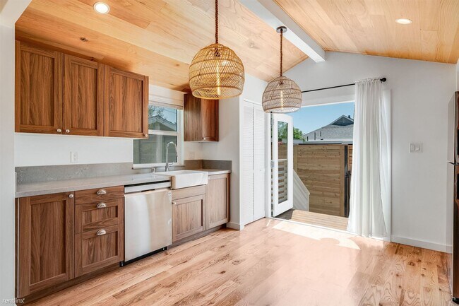 Building Photo - 1 br, 1 bath House - 2318 alta st