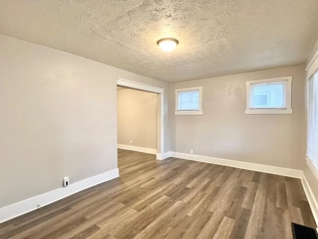 Building Photo - 1121 Reservoir St