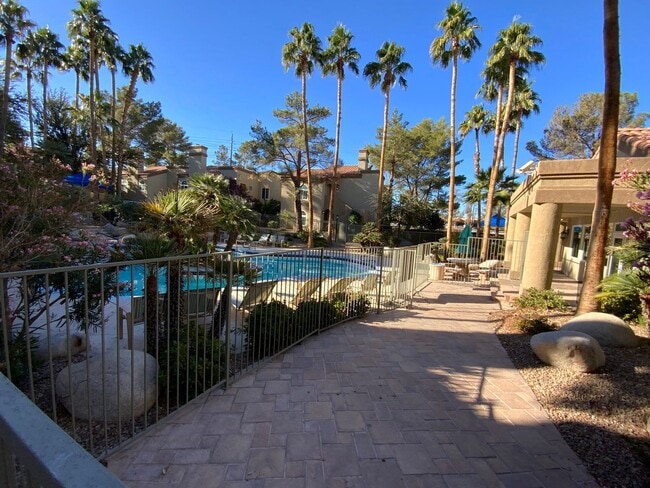 Building Photo - Resort Style 3 Bedroom Condo Located near UNLV, Airport and Strip