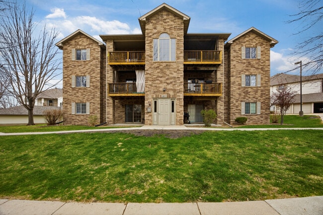 Building Photo - 2871 Coral Ct