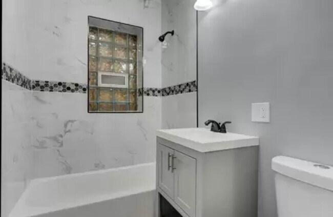 Building Photo - 6042 S Throop St