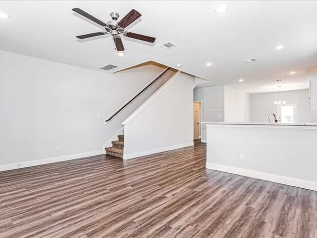 Building Photo - 5217 E Houston Rd