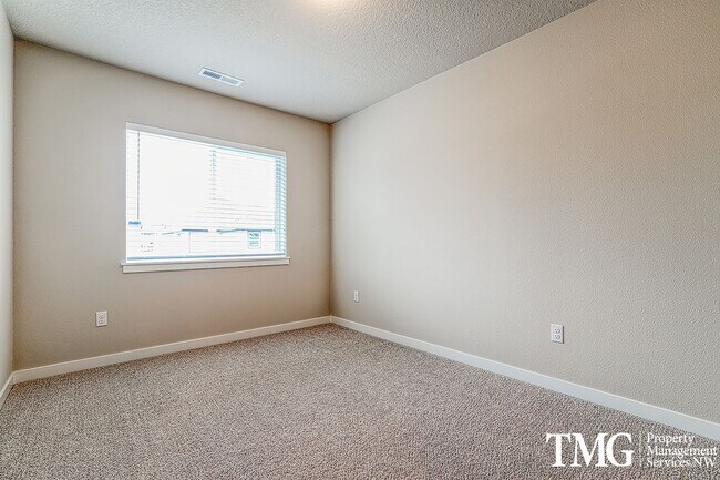 Building Photo - New Modern 3 Bed 2.5 Bath Home in Mt. Vist...