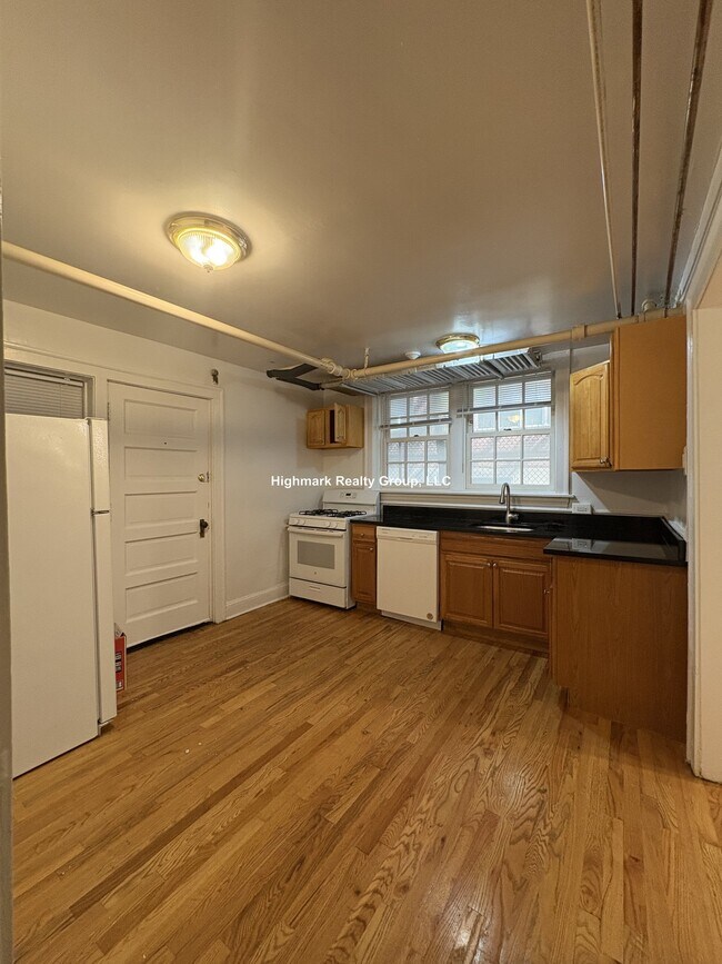 Building Photo - 1454 Oak Ave