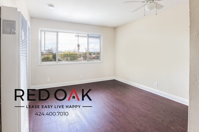 Foto del edificio - One Bedroom with Large Windows, Updated Ki...