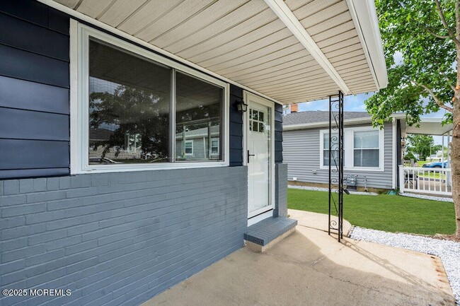 Building Photo - 24 Liberta Dr