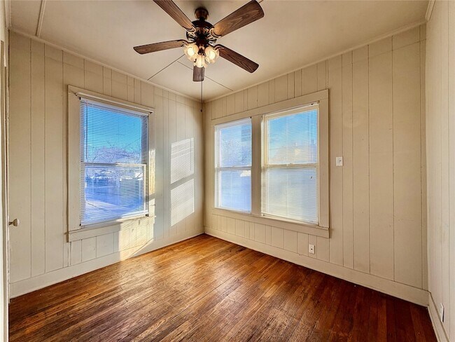 Foto del edificio - 1006 Gregg St