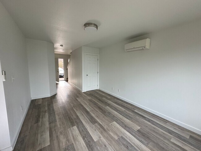 Foto del edificio - Newer 4 bedroom 2 1/2 bath Duplex Unit In Lebanon