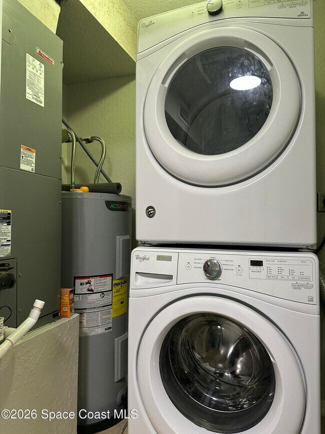 Building Photo - 2101 Forest Knoll Dr NE