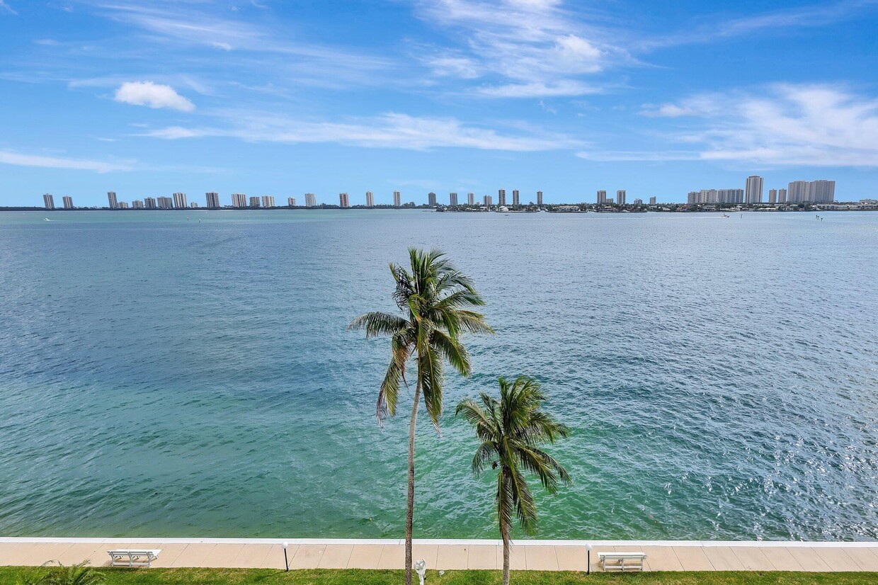 Primary Photo - 301 Lake Shore Dr