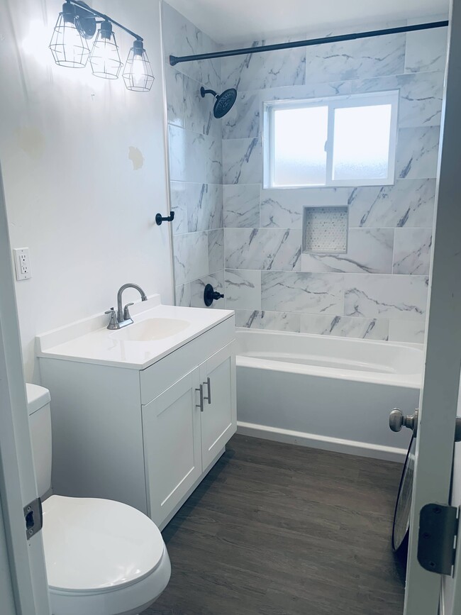 Building Photo - 910 S Maple St