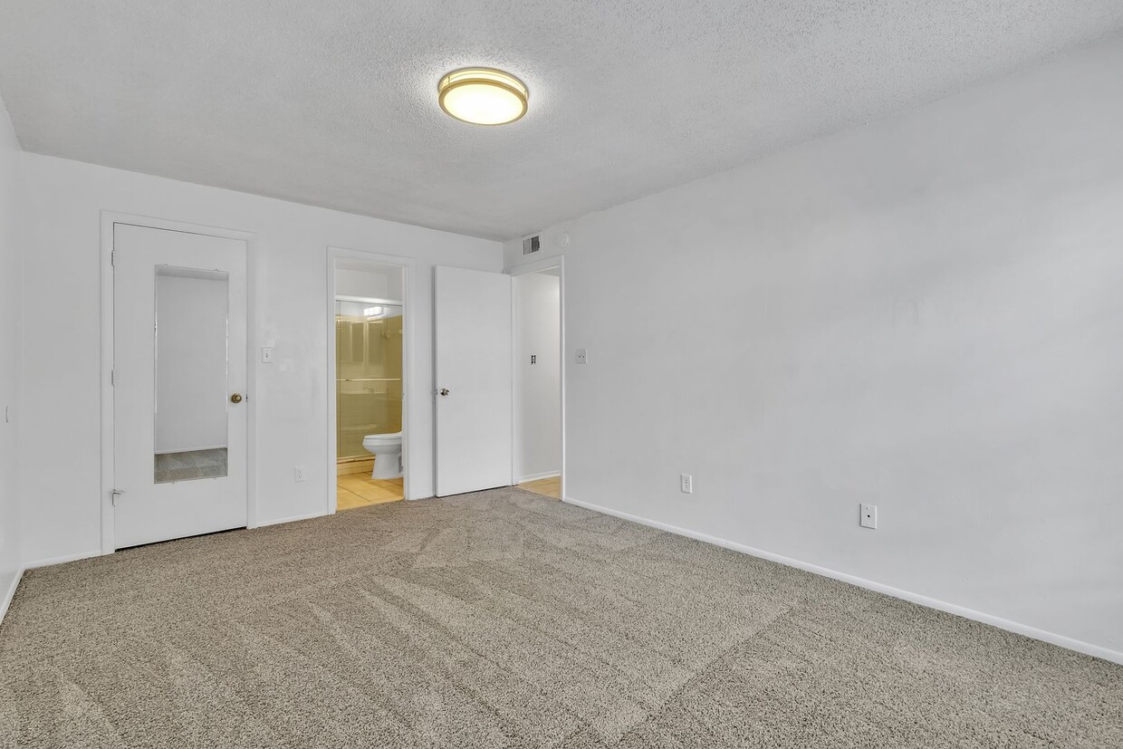 Primary Photo - Beautiful 2/2 Condo close to the Orlando I...