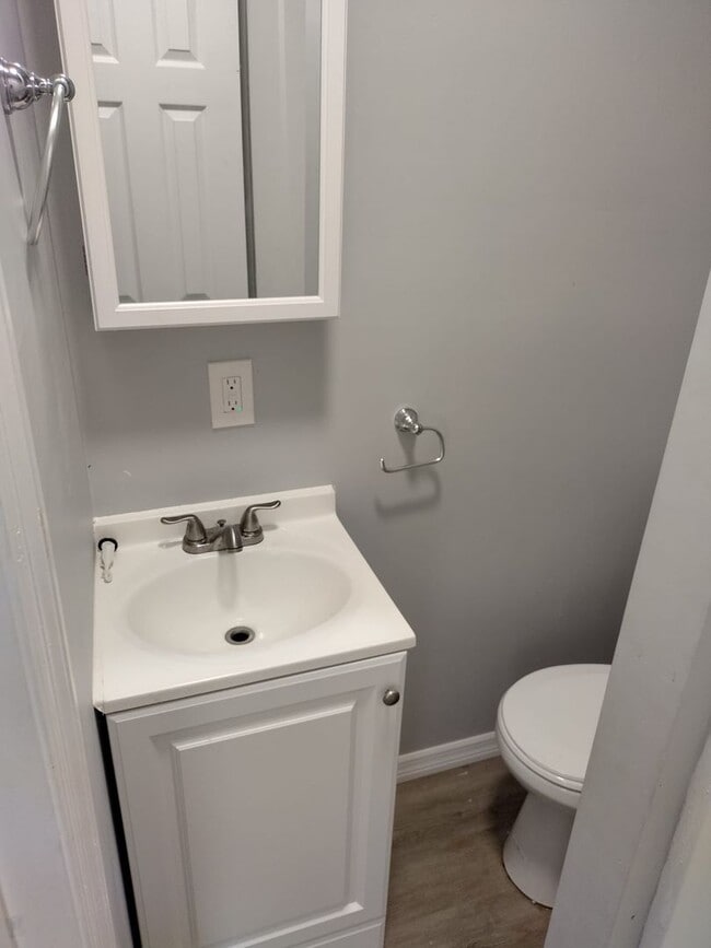 Building Photo - 705