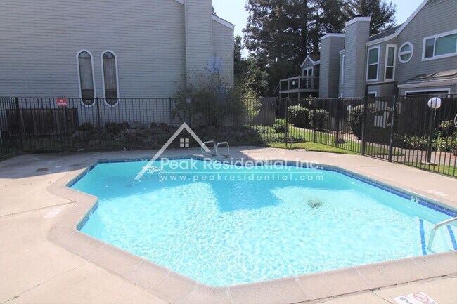 Foto del edificio - 2 br, 2 bath House - 1537 Hood Road #D