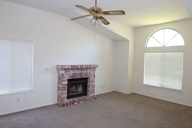Foto del edificio - 3 Bedroom, 2 Bath, 2 Car garage in the Poc...