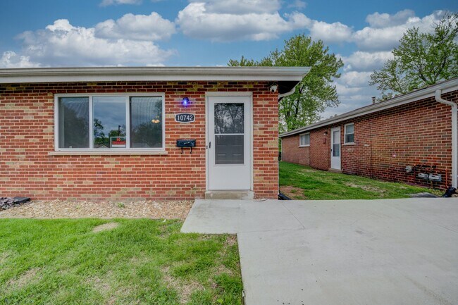 Foto del edificio - 10742 Tropic Dr