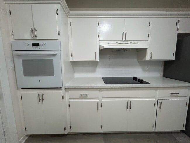 Foto del edificio - 3210 Valley Brook Dr