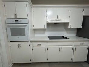 Building Photo - 3210 Valley Brook Dr