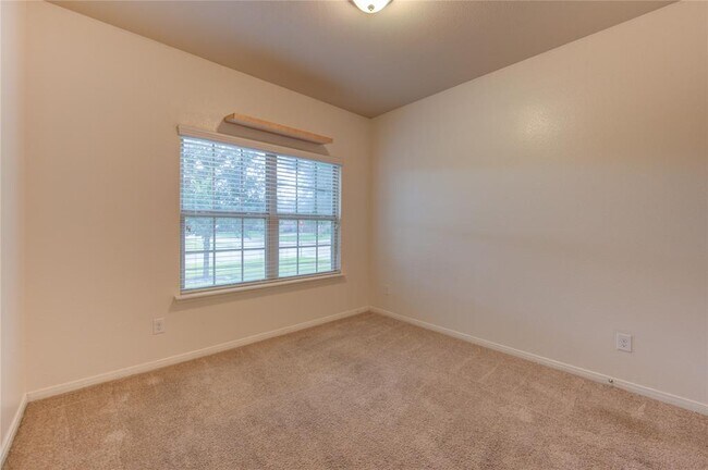 Building Photo - 734 Mill Spring Ct