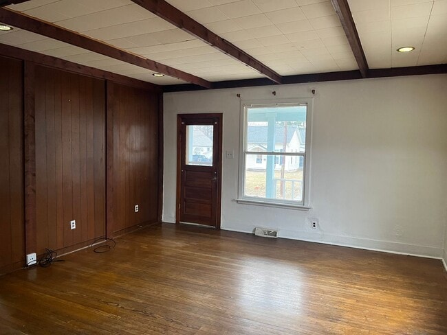 Building Photo - Two bedroom house in Alton