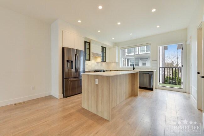 Photo du bâtiment - Executive Style, Smart Home Integrated 3 Bed + Flex (optional 4th bed), 3 Bath Townhome for Rent ...