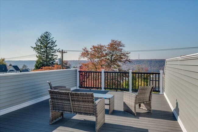 Photo - 538 N Broadway Apartment