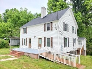 Building Photo - 533 Broadway St