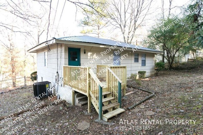 Building Photo - 636 Biscayne Dr