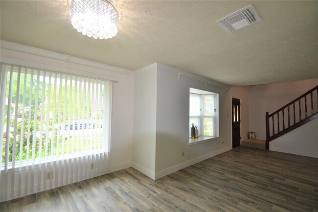 Building Photo - 2626 Valley Field Dr