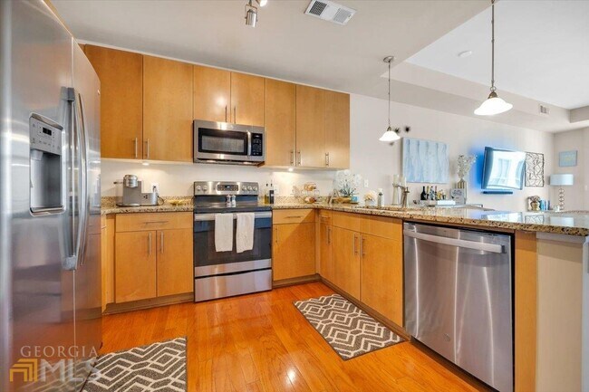 Building Photo - 711 Cosmopolitan Dr NE