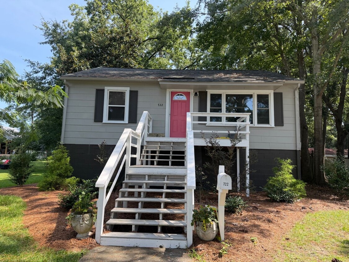 Building Photo - 722 Willow St