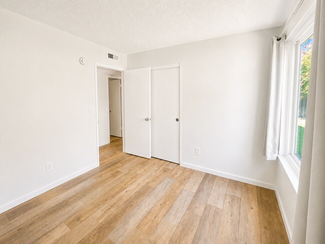 Foto del edificio - Welcome to this beautifully updated 4-bedroom, 2-bathroom home nestled on a private flag lot in t...